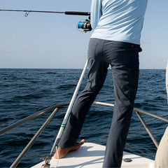 El Camino Tech Pants Navy Blue en uso
