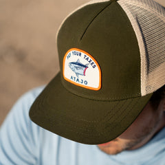 Gorra 5 Panel Pay Your Taxes en uso