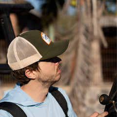 Gorra 5 Panel Pay Your Taxes en uso