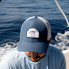 Gorra 6 Panel Pay Your Taxes en uso