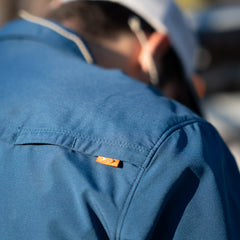 La Senda Lightweight Shirt Navy en uso