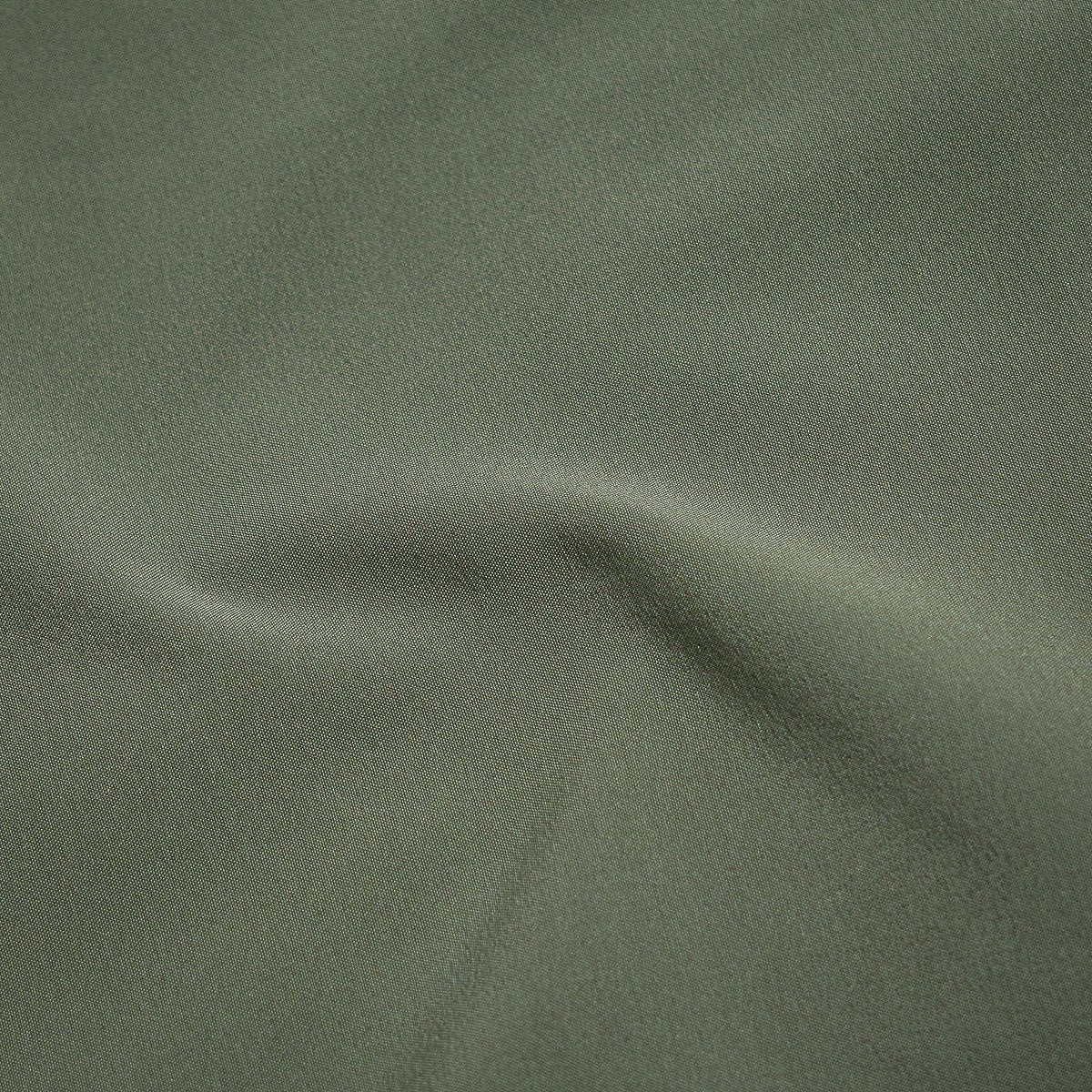 La Senda Lightweight Shirt Sage Green en uso